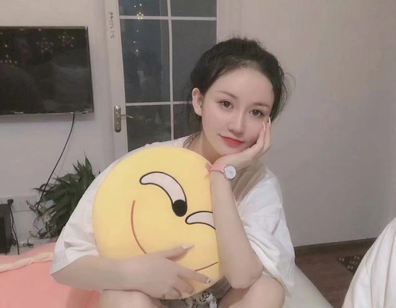 龙岗爱联小甜甜与照片完全不符合